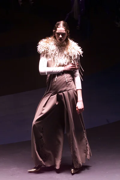 Look 16